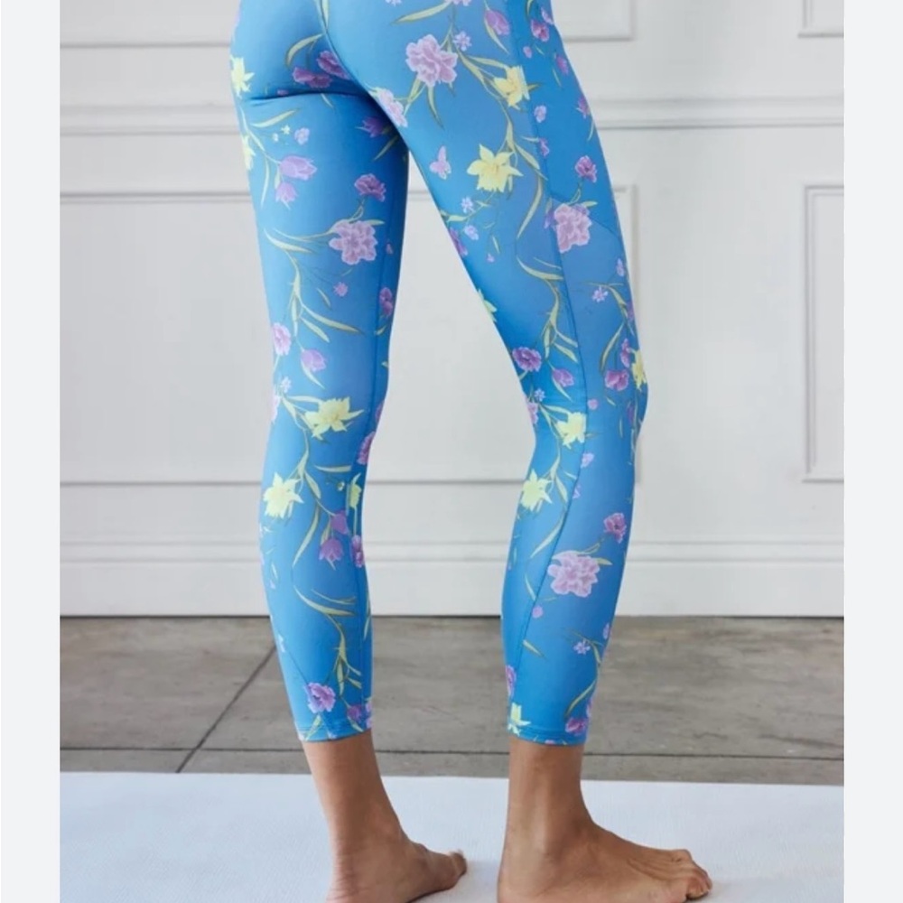 Fabletics Oasis PureLuxe High-Waisted 7/8 Blue Floral Leggings - Size Large